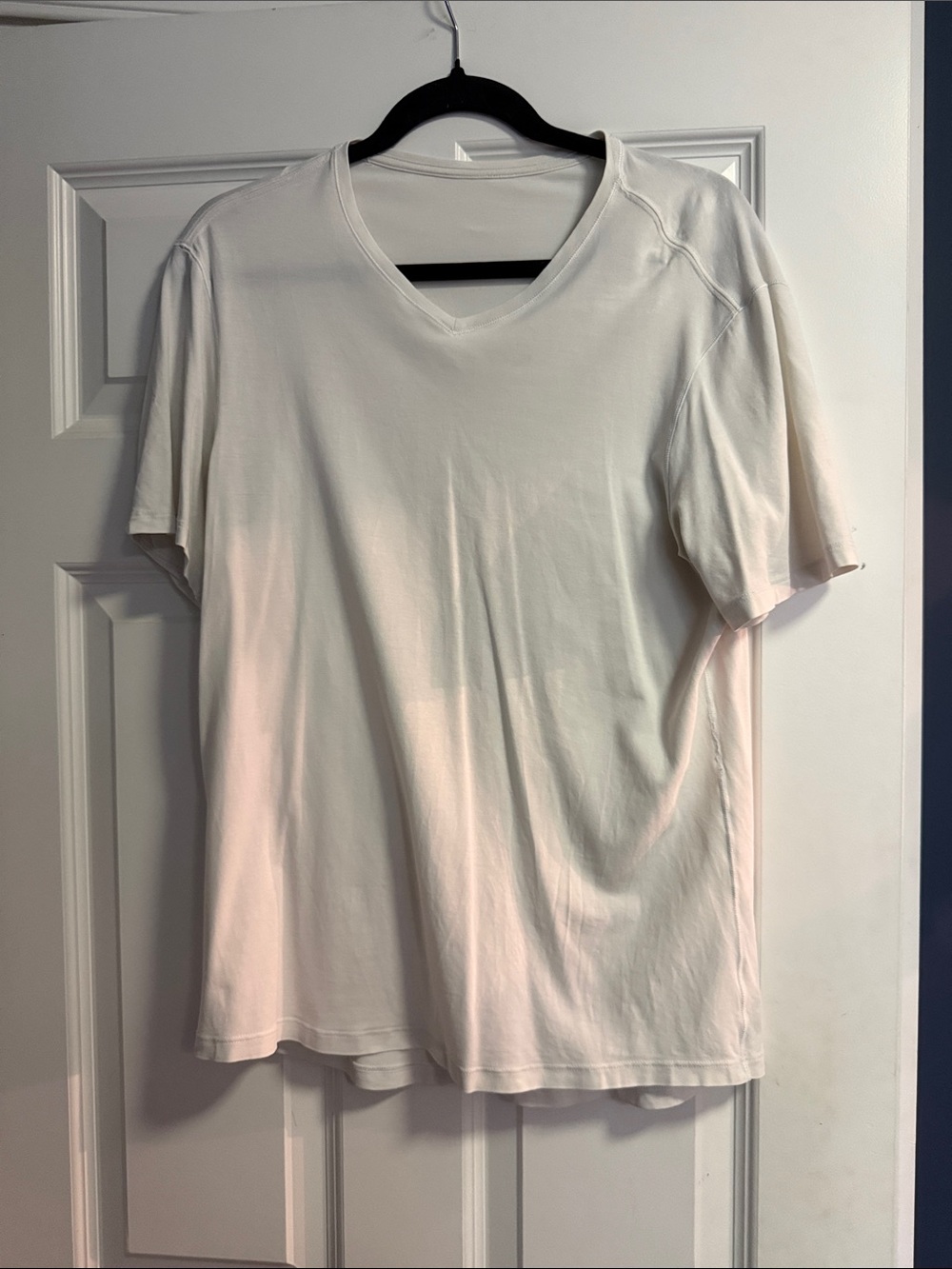 Classic Men’s V-Neck Tee in white